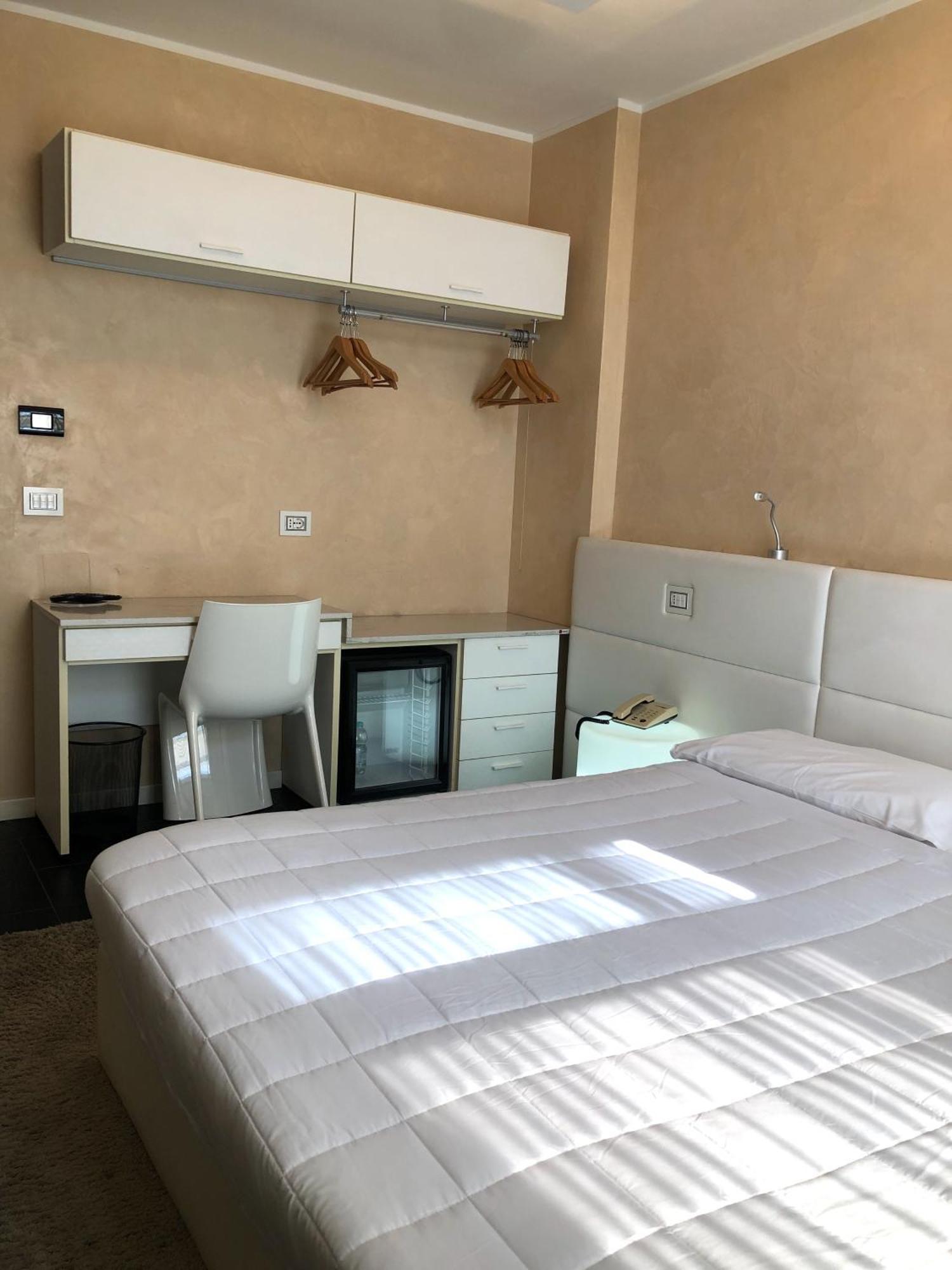 Hotel La Rocca Ногароле-Рокка Экстерьер фото