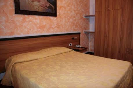 Hotel La Rocca Ногароле-Рокка Экстерьер фото